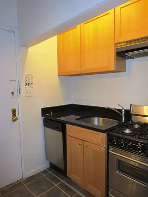 Rented by Waverly Realty Associates | media 18