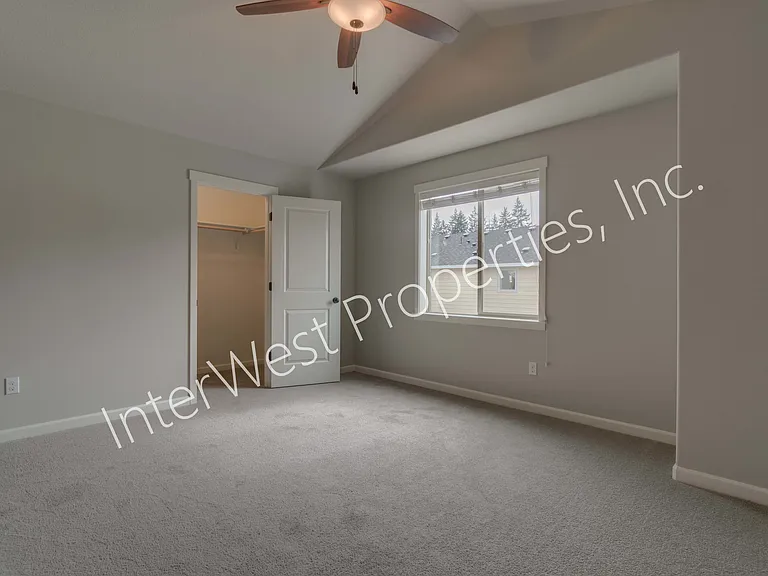 10404 NE 61st Cir — Photo 9