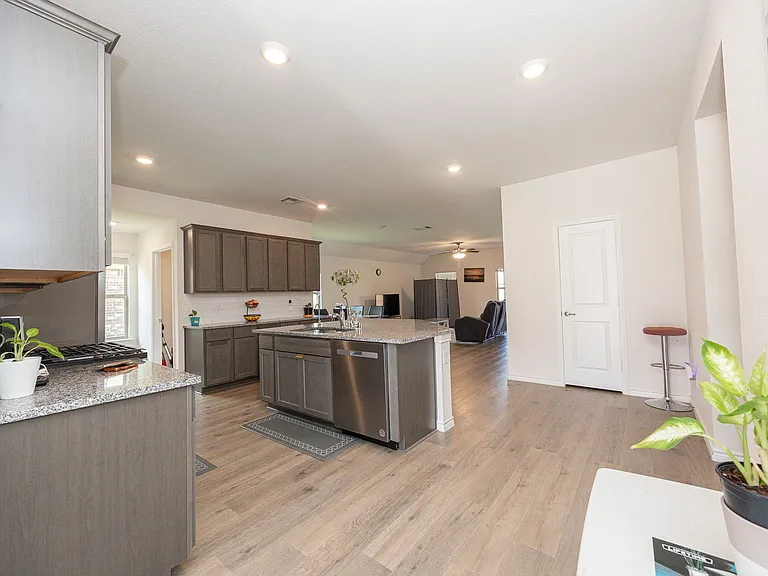 1205 Colonial Bluff Ln — Photo 14