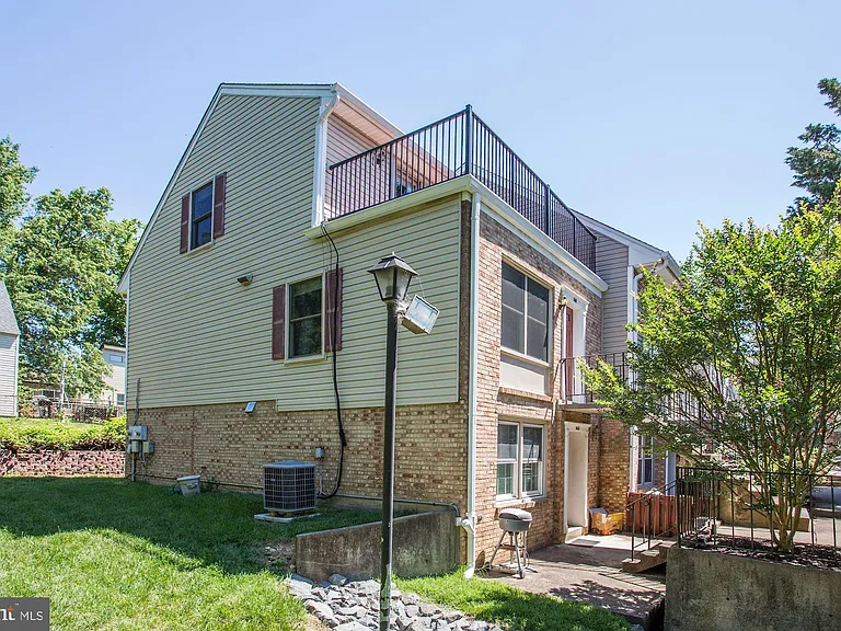 144 N Bedford St #B — Photo 28