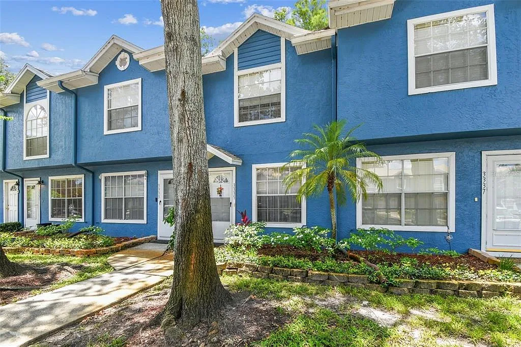 2 bed, 1.5 bath, 886 sqft, $1,600 — Photo 1
