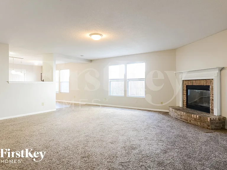 9214 Bainbridge Dr — Photo 2