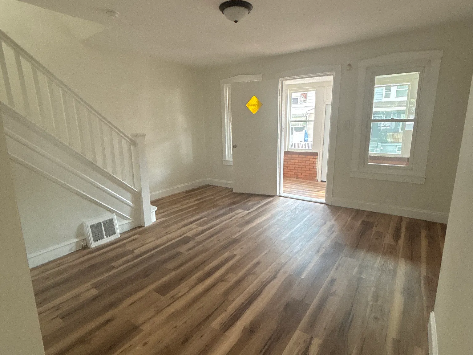 3 bed, 1500 sqft, $1,600 — Photo 2