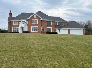 401 Rolling Hills Ln, Freeport, IL 61032