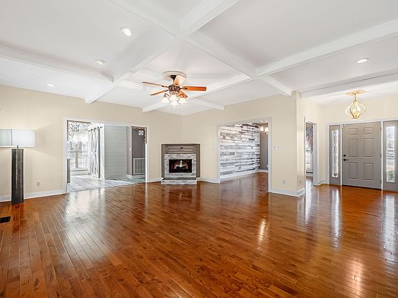 5th image of 330 Martin Pl