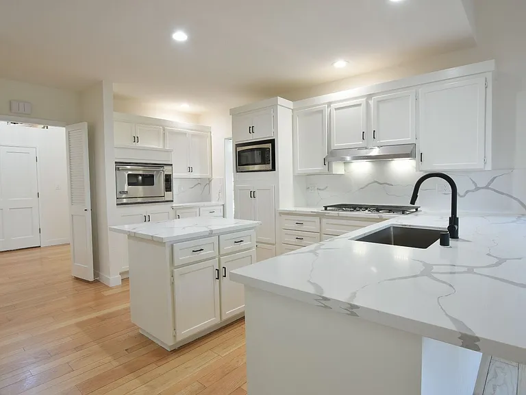 5318 Fairway Dr — Photo 2