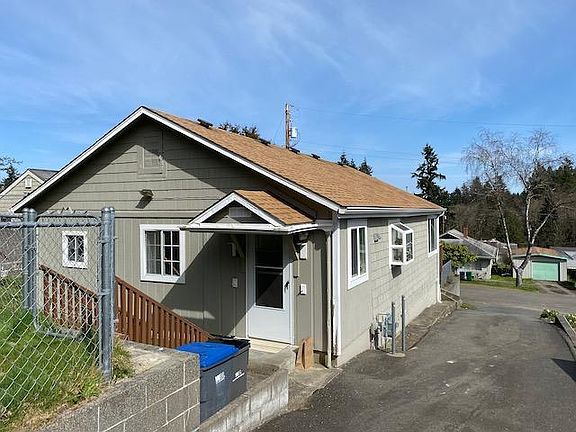 3rd image of 1121 Dorothy Ave NW