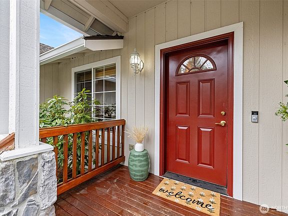 2nd image of 4808 Norpoint Way NE
