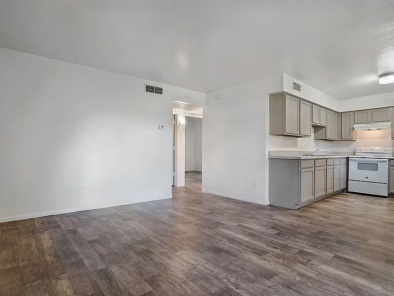 Windrose Villas Apartments — Photo 6