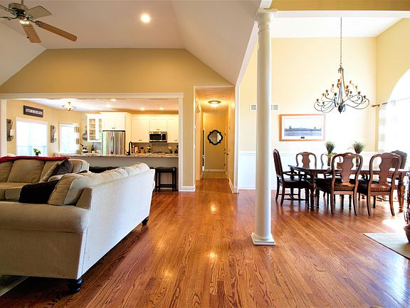 4th image of 165 Kingswood Dr