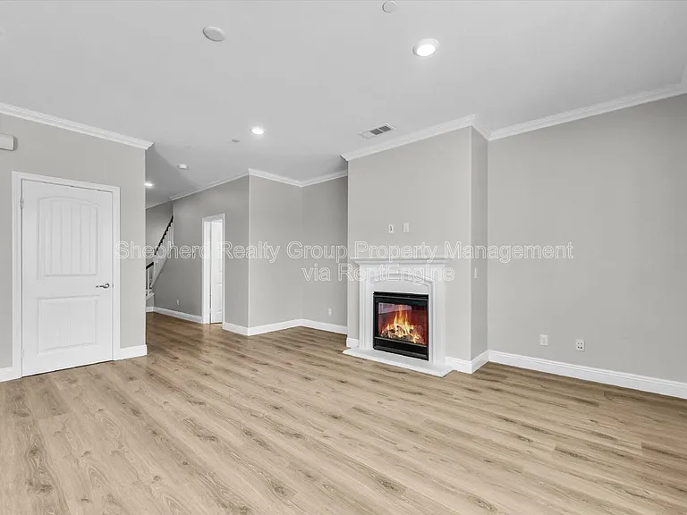 12167 Chutes Ct — Photo 8