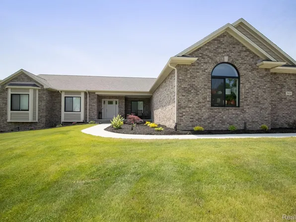 7430 Denali Dr, White Lake, MI 48383