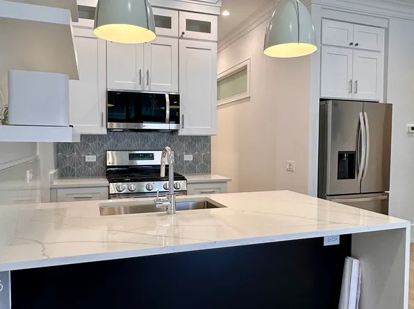 2950 N Sheffield Ave APT 1F, Chicago, IL 60657