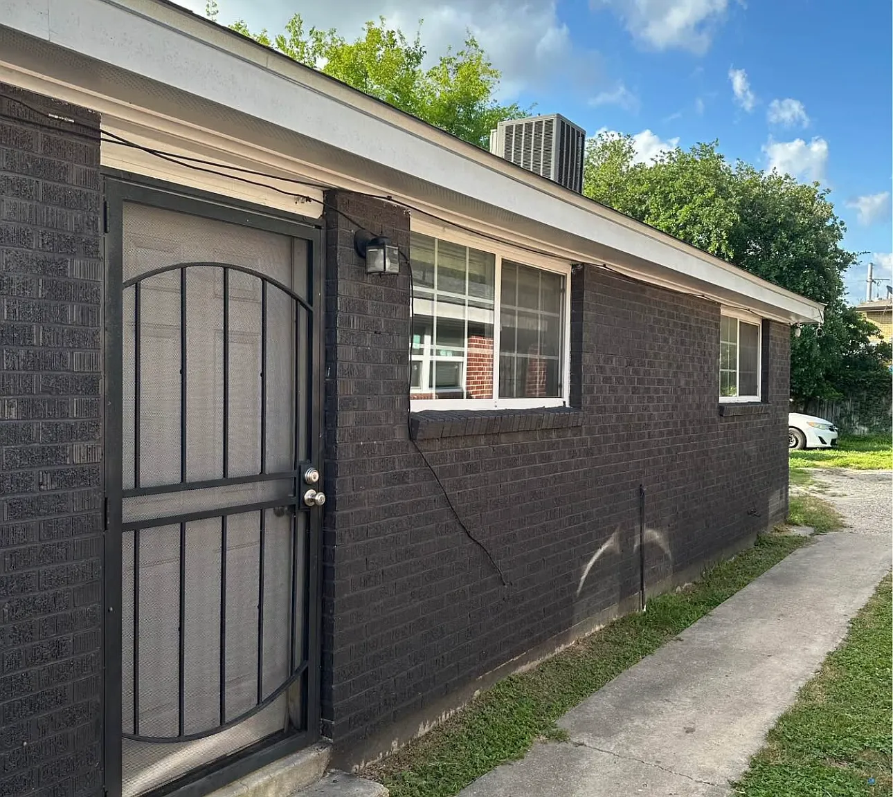 2523 Saint Ann St — Photo 3