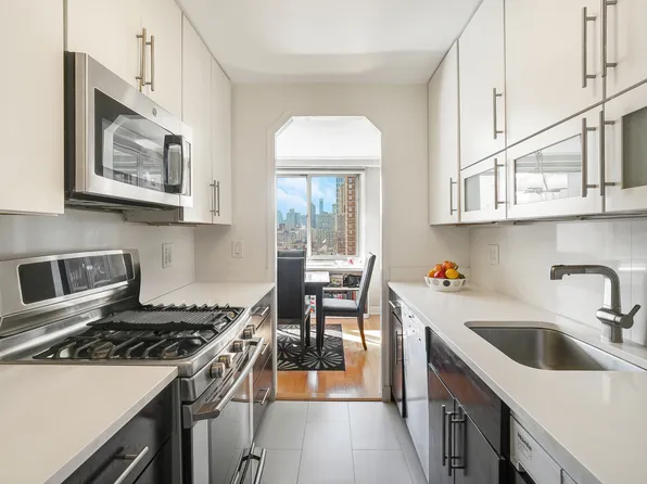 401 East 86th Street 15C image 3 of 13