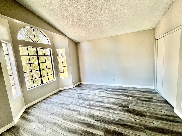 2211 Cedar Ave #302 — Photo 17