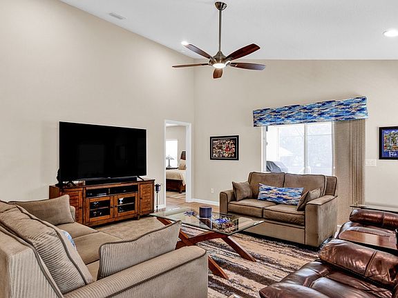 3rd image of 595 Valencia Cir SW