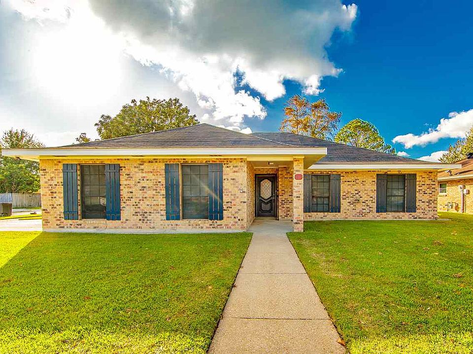 1st image of 210 Coachman Dr