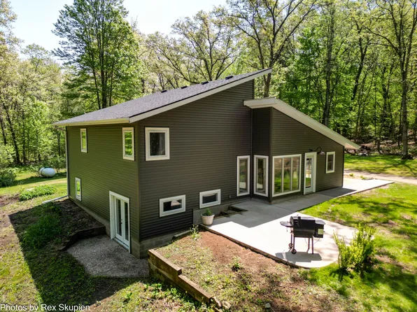 2490 S Parsons Ave, Fremont, MI 49412