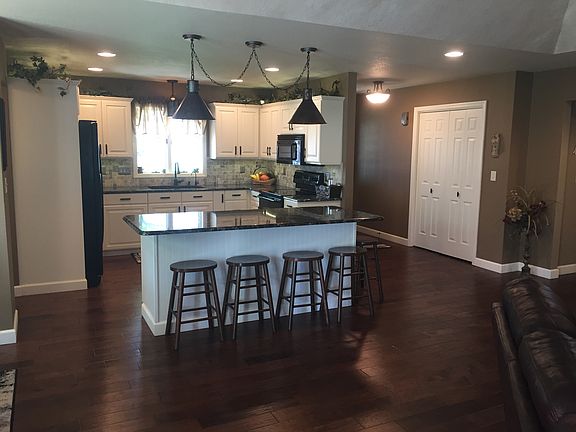 3rd image of 387 S Lake Dr