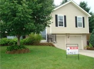 2924 SW Shadow Brook Dr, Blue Springs, MO 64015