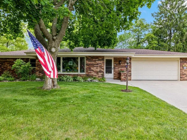 N88W5588 Regency CIRCLE, Cedarburg, WI 53012