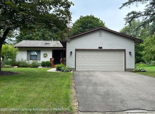 415 Manchester Dr, Dewitt, MI 48820