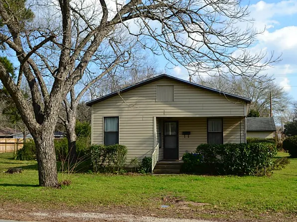 800 Wilkes St, Smithville, TX 78957