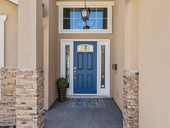 3rd image of 1285 Tanemura Cres