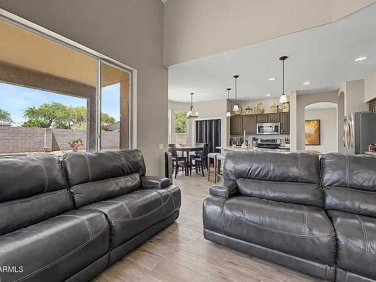 4518 E Rowel Rd — Photo 11