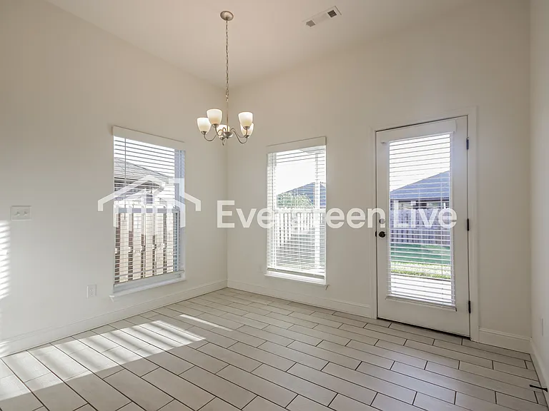 5907 Hoover St — Photo 6