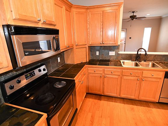 5th image of 17139 Chenier Dr #A