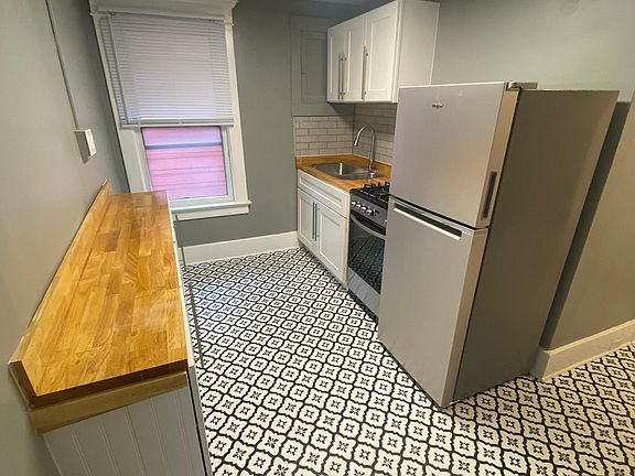 4th image of 312 Bird Ave Unit 3