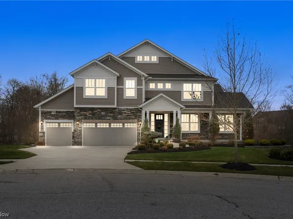 210 Harvester Dr, Akron, OH 44321