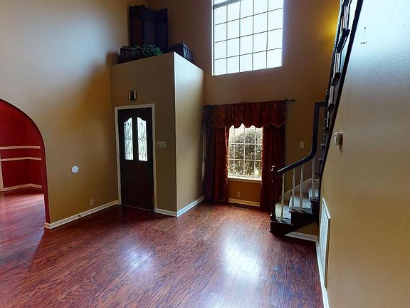 3rd image of 15 Poplar Cir