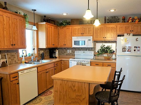 2nd image of 1534 Perennial Ln NE