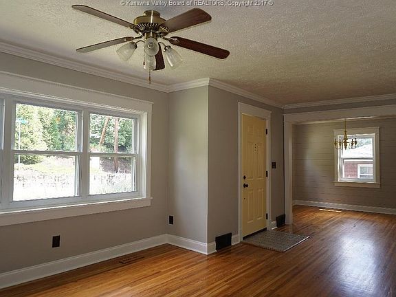 5th image of 104 Sheridan Cir