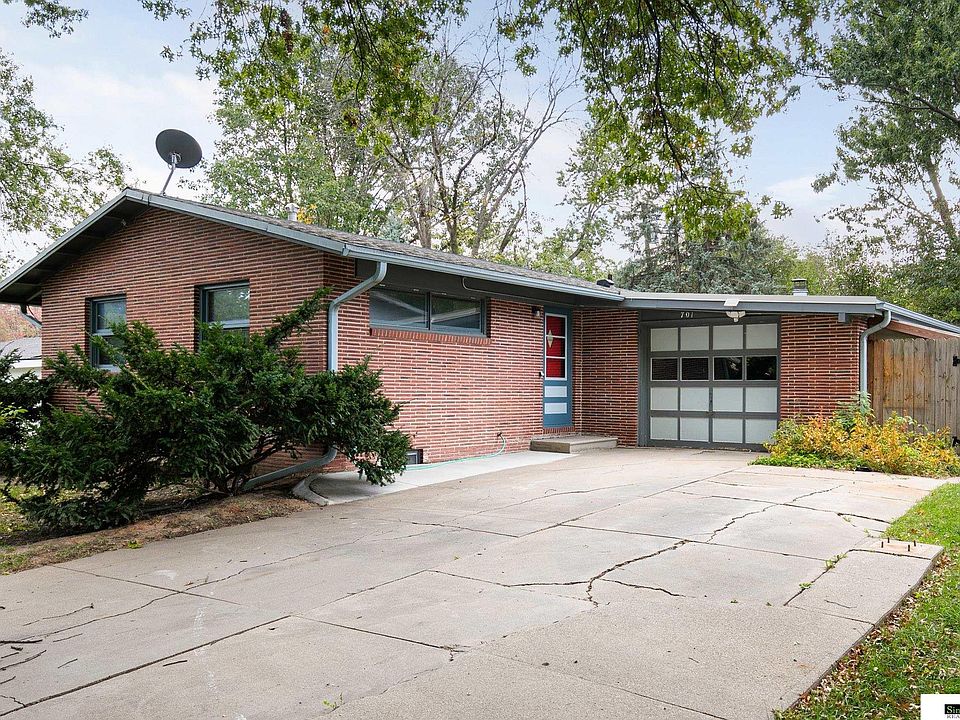 1st image of 701 Dale Dr