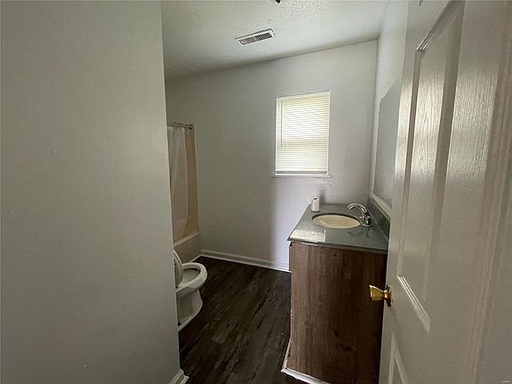 4th image of 2346 Arkansas Ave