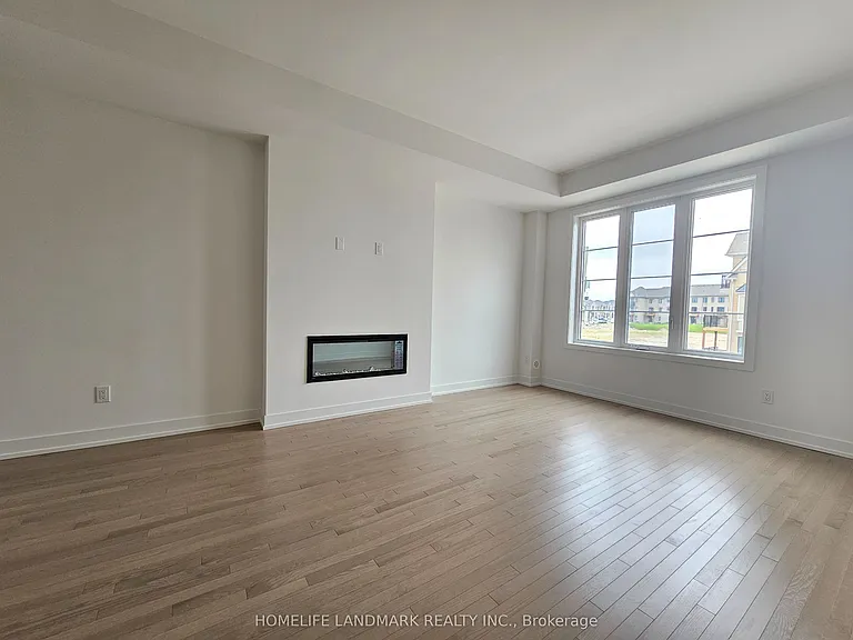 77 Morrison Cres — Photo 3