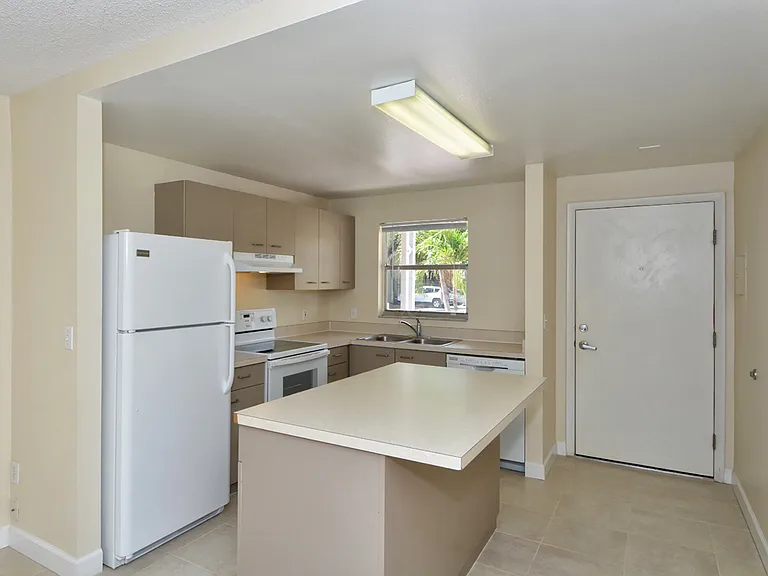 1250 2nd St — Photo 5