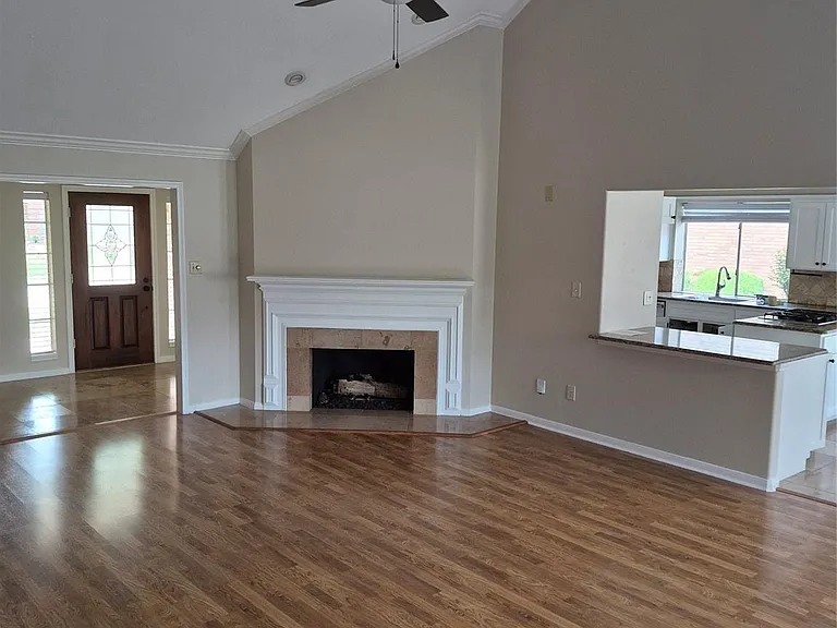 15214 Park Estates Ln — Photo 6