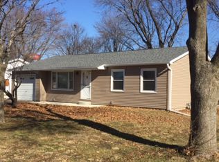 10 Robinwood Dr, Rushville, IL 62681