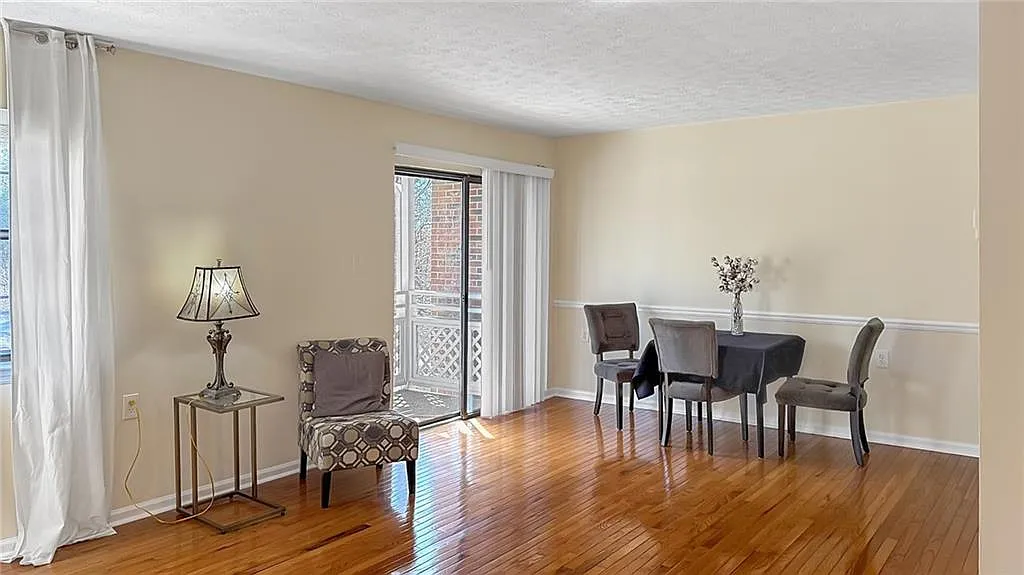 1 bed, 1.0 bath, 700 sqft, $2,495 — Photo 4