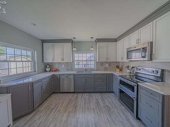 5th image of 601 Fort St