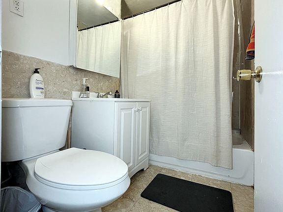 5th image of 361 E 10th St APT 27