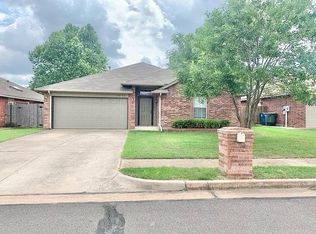 1033 Whitehouse Cir, Edmond, OK 73003
