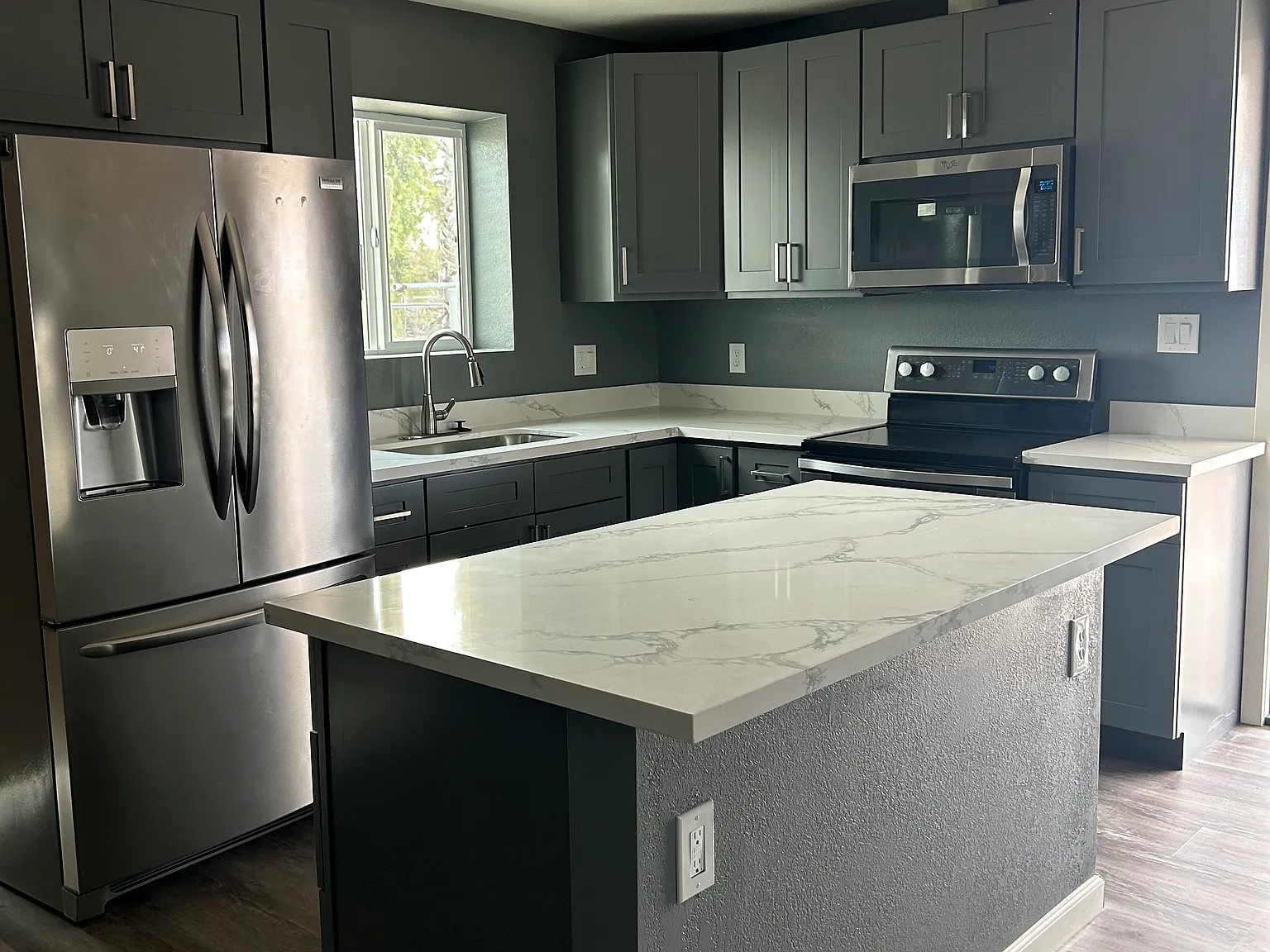 3 bed, 1300 sqft, $1,650 — Photo 3