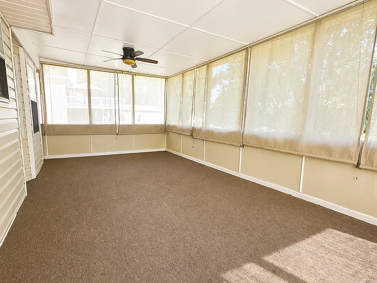 228 Solomon Dr — Photo 16
