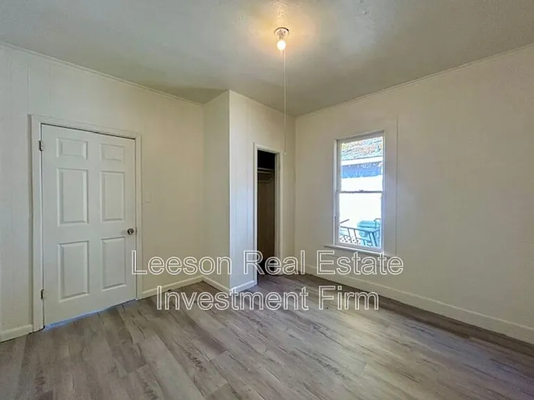 2924 Dupont St — Photo 8